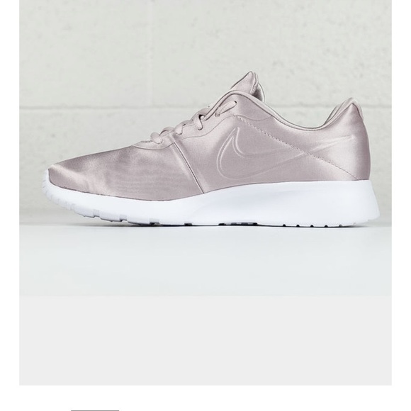 NIKE TANJUN PINK SATIN RUNNING SNEAKER - Picture 6 of 17